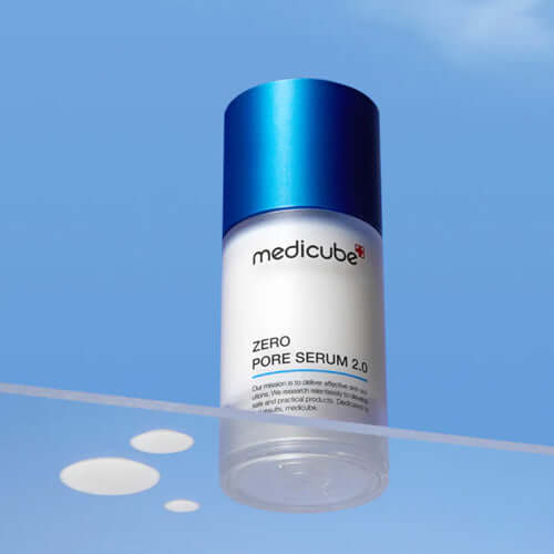 Medicube Zero Pore Serum 2.0 bottle with blue cap, designed to control pores and sebum for clearer skin.