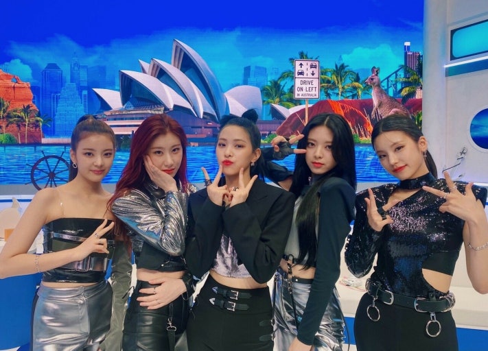 ITZY new album 2025 Tunnel Vision preorder