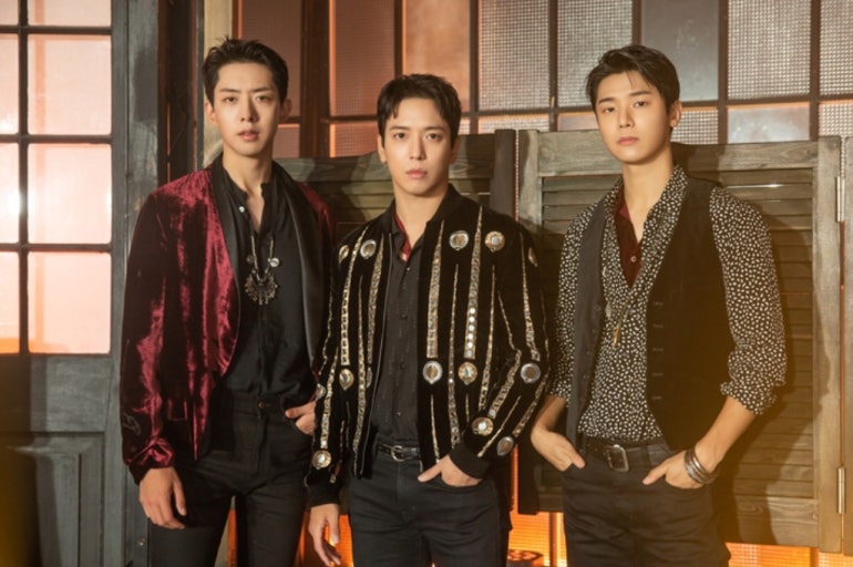 CNBLUE – 3rd Album [3LOGY] Sleeve Ver. & Rare New Zealand Concert News